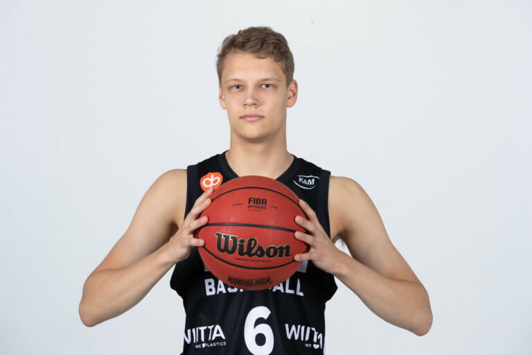 Eemeli Lampén ja Lahti Basketball jatkosopimukseen