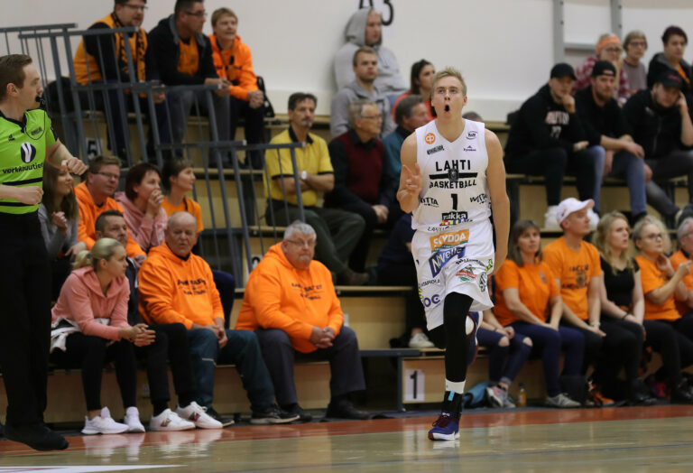 Arttu Saarijärvi jatkaa Lahti Basketballin riveissä