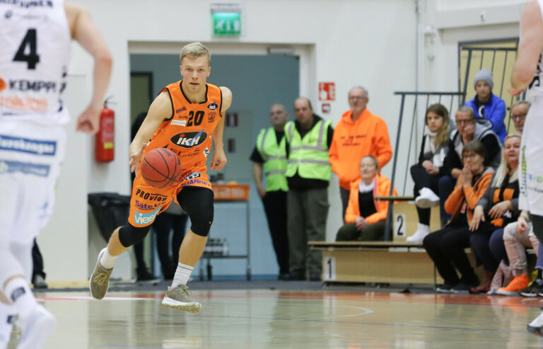 Karhu Basket jatkoi joulun alla kotivoittojensa putkea