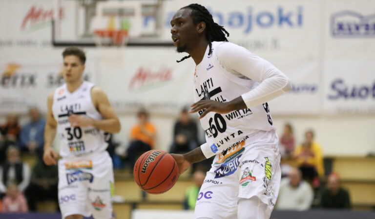 Lahti Basketball avasi voittotilinsä myös kotiparketillaan: ”Sellainen esitys, mitä halusimme”