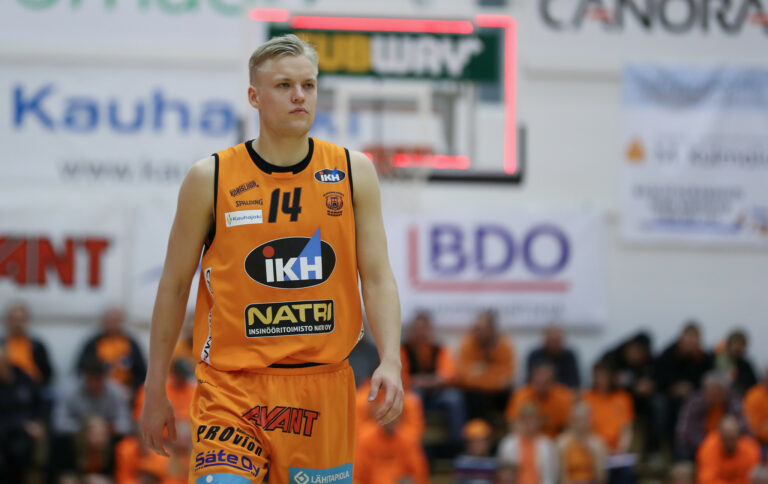 Karhu Basket voitti kotonaan tunteikkaassa illassa