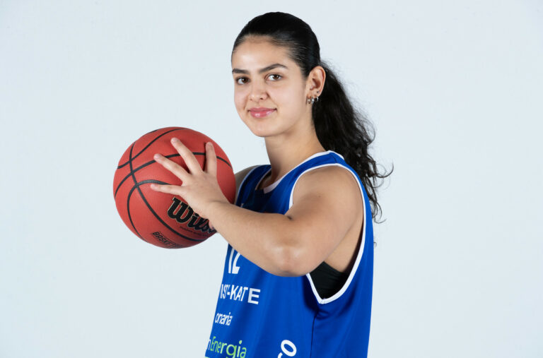 Latifa Amzil Detroit Mercyyn, NCAA:n ykköstasolle