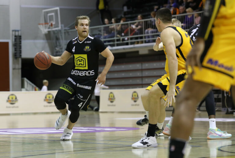 Korisliiga-ennakko: Antto Nikkarinen tahtoo johtaa Kobrien peliä äänekkäämmin