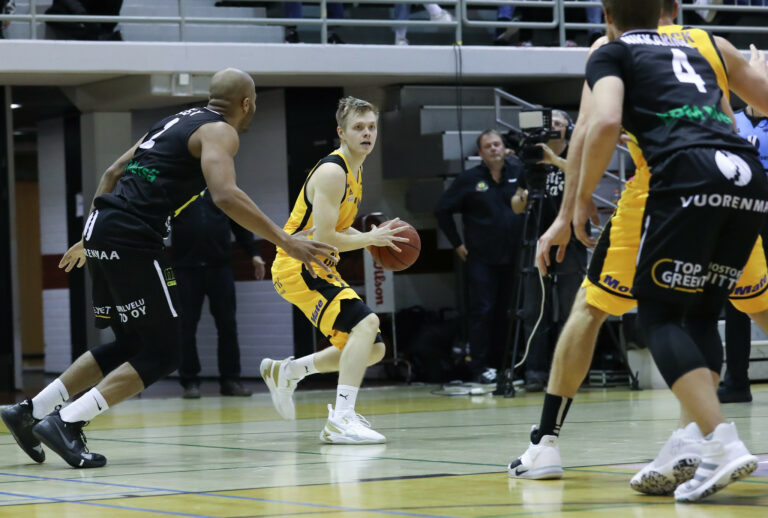 Ura Basketille lisää heittovoimaa: Sulonen siirtyy Kaarinaan, Niemelle jatkosopimus