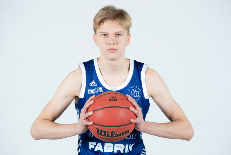 Valtteri Mervola jatkaa Kataja Basketissa