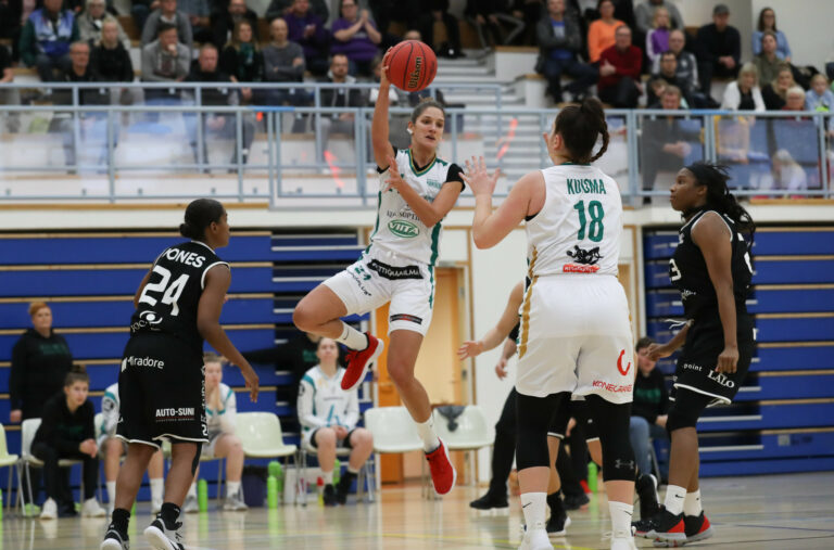 Naisten Korisliiga palasi joulutauolta neljällä ottelulla – HyPolle kauden avausvoitto