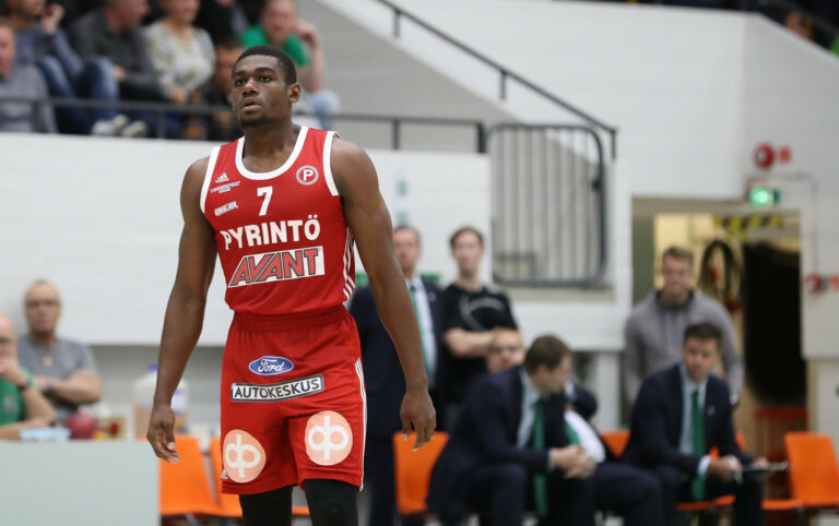 Pyrintö eteni Suomen Cupin välieriin kaatamalla Karhu Basketin