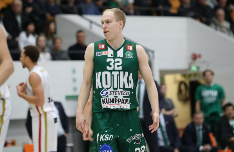 Topias Kuukkanen jatkaa KTP-Basketissa