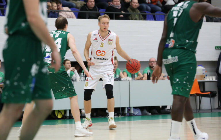 Ville Hänninen jatkaa Ura Basketissa