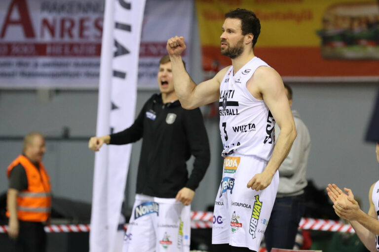 Vesa Mäkäläinen jatkaa Lahti Basketballin riveissä