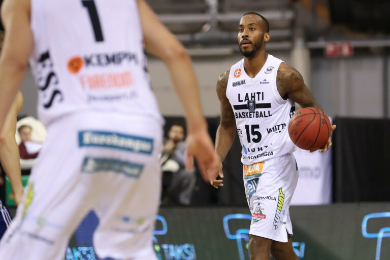 Lahti askeleen lähemmäs playoff-viivaa – Ura taipui tiukan väännön jälkeen