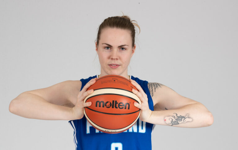 Sara Rokkasen NCAA-ura päättyi kesken pudotuspelien: ”Haikeat fiilikset, mutta olen valmis seuraavaan askeleeseen”