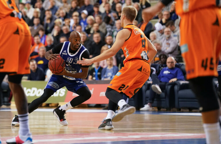 Susijengi-taituri Jamar Wilson kaksivuotiseen sopimukseen Kataja Basketin kanssa