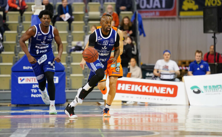 Korisliiga-ennakko: Jamar Wilsonin tärkein tehtävä on johtaa Katajan nuoret entistä parempiin peliesityksiin