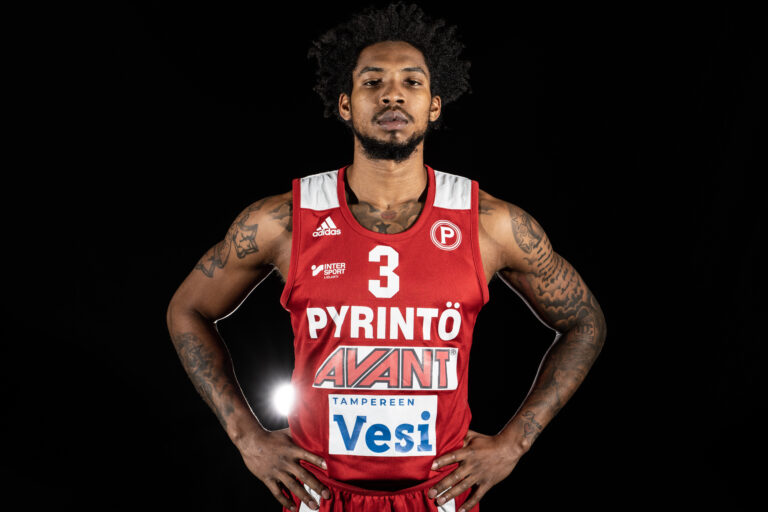 Tammikuun Valopilkku on Tampereen Pyrinnön Ike Smith