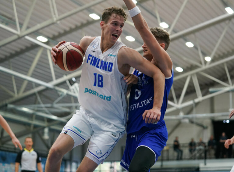 Mikael Jantunen 10 pistettä Utahin kauden avauksessa