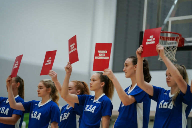 Korisliigojen avauskierroksilla nostetaan punainen kortti kiusaamiselle jo kolmatta kertaa