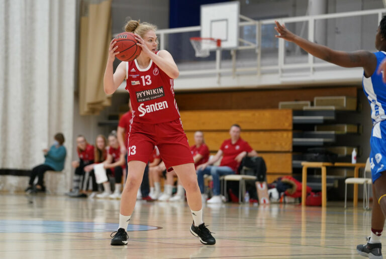 Pyrintö sopimuksiin Emma Törnblomin ja Iina Keski-Saaren kanssa