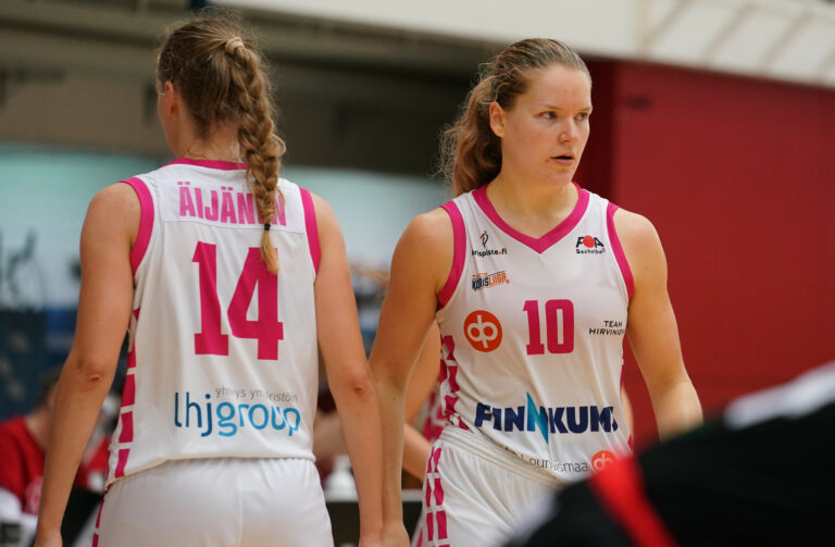 Ella Salminen Peli-Karhujen korin alle, Maria Jokiselle jatkosopimus mestarijoukkueeseen
