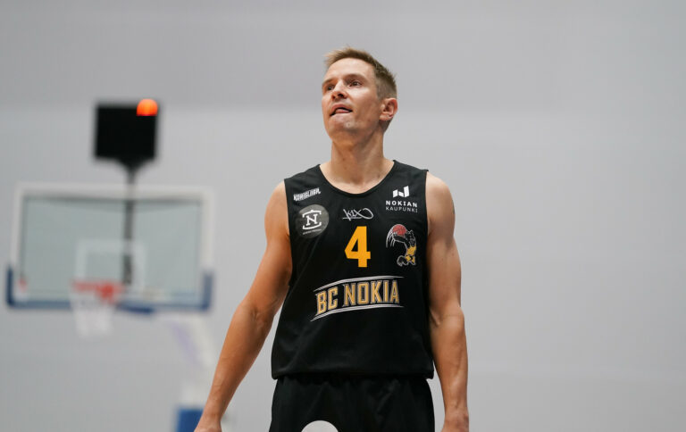 Antero Lehto vei pelinjohtajien kaksinkamppailun – illan voittajina Nokia, Seagulls ja Lahti