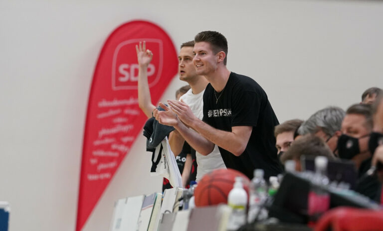 Lahti kesytti Kobrat – Remu Raitanen pelasi vihdoin Korisliiga-debyyttinsä