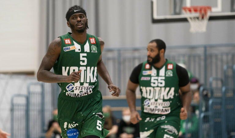 Shaquille Thomas siirtyy Pyrintöön