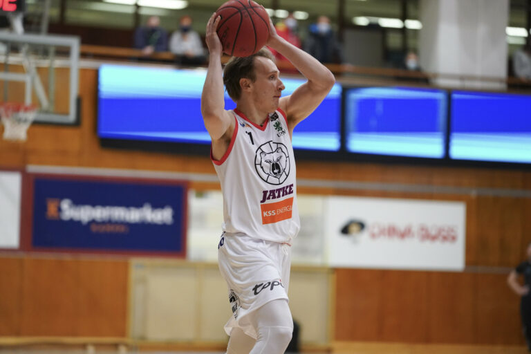 Kouvot junaili Kobrille ensimmäisen kotitappion – Korihait yhä ilman voittoja