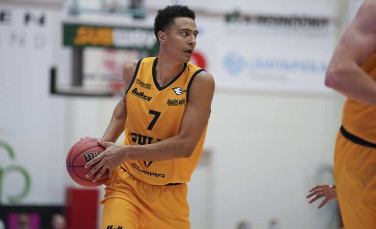 Korisliiga-välierässä kohtaa kaksi joukkuetta, jotka tavoittelevat seurahistorian ensimmäistä Suomen mestaruutta