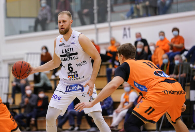 ”Tuomme parketille koko ajan tuoretta jalkaa” – Lahti Basketball jatkaa siitä, mihin viimeksi jäi