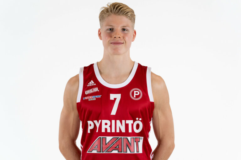 Valtteri Leppänen jatkaa Pyrinnössä