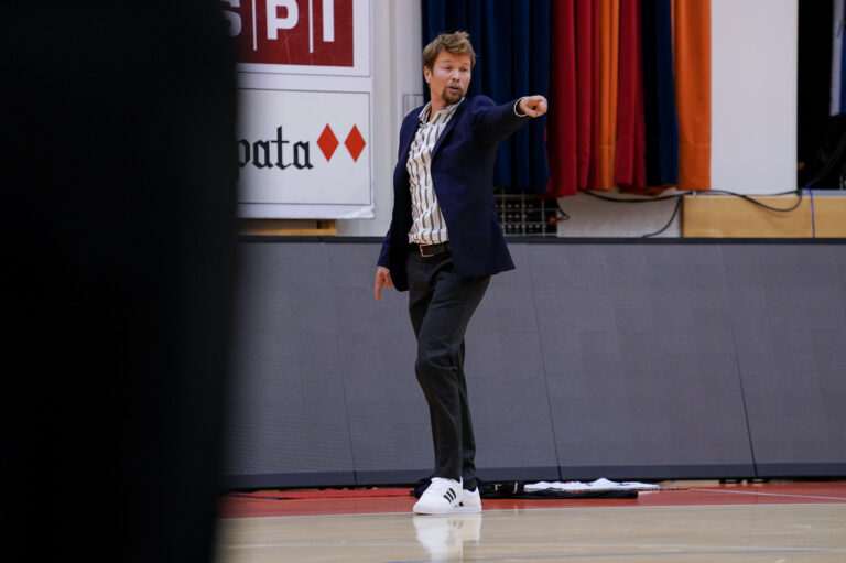 Pieti Poikola jatkaa Lahti Basketballin päävalmentajana