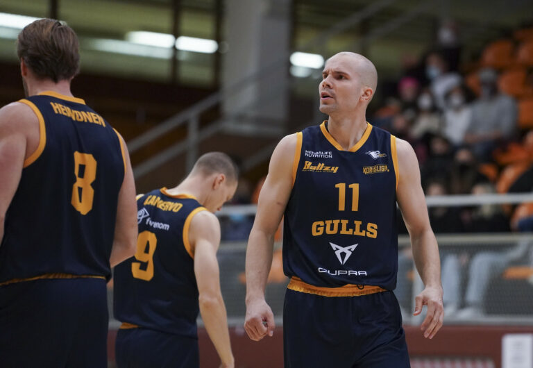 Seagulls, Pyrintö ja Kauhajoki porskuttavat karkuun – viimeisillä playoff-sijoilla tiukka sumppu
