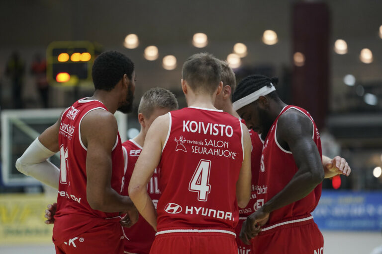 Salon Vilppaan ja Lahti Basketballin playoff-sarjassa kohtaavat rutinoitunut kokemus ja nuoruuden into