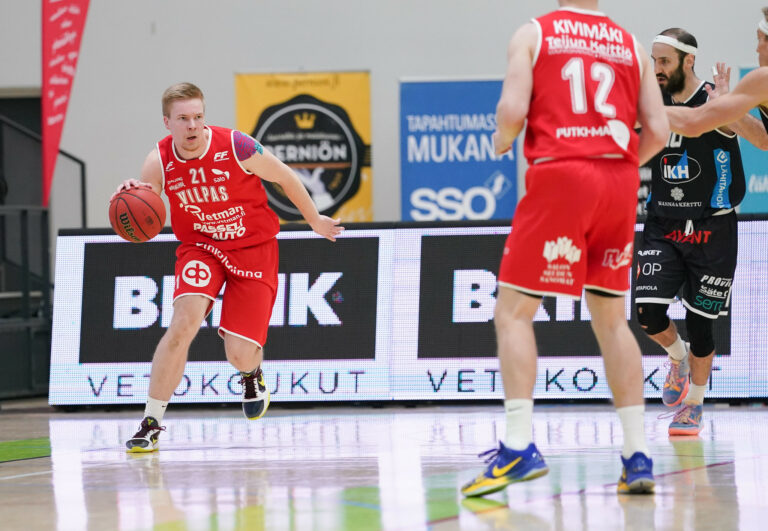 Riku Laine ja Vilpas kevääseen 2024 ulottuvaan jatkosopimukseen