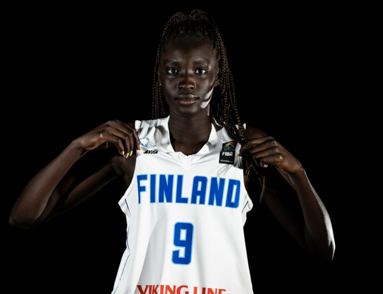 Kuierilta 10 pisteen, 8 levypallon ja 5 torjunnan huippuottelu – sarjakärki liikaa Wingsille