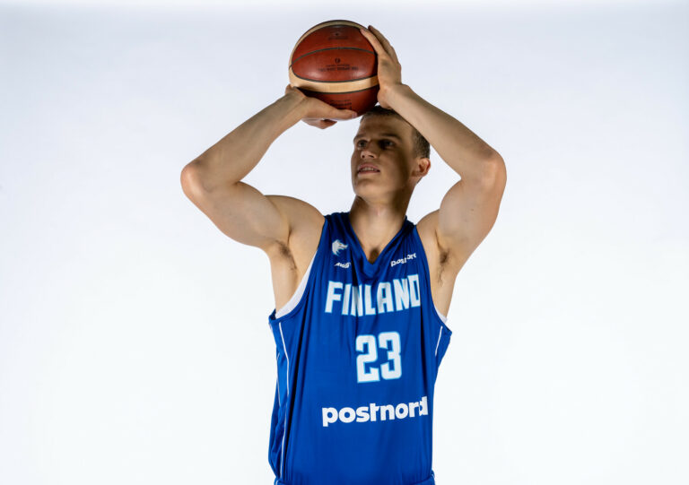 Hawks ja Young päättivät Cavaliersin kauden – Markkanen 26 pistettä