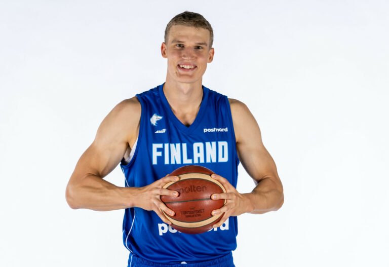 Cavaliers kauden avausvoittoon, Markkanen 12 pistettä ja 8 levypalloa