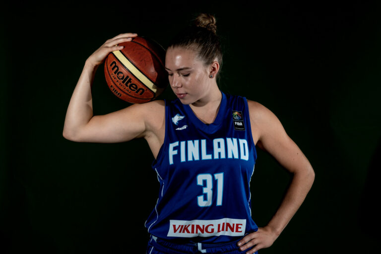 Upean yliopistouran pelannut Lotta-Maj Lahtinen suuntaa ammattilaiskentille, mukana WNBA:n varaustilaisuudessa maanantaina