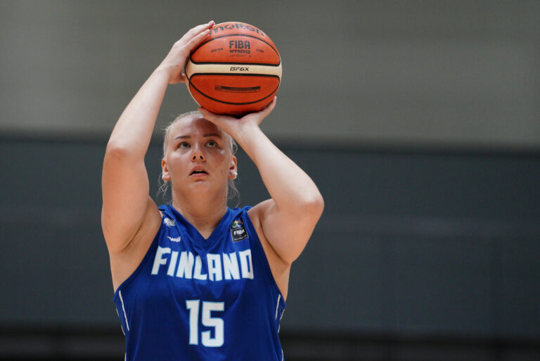 Elina Arike vauhdissa, kun UTEP nappasi maistuvan voiton 21. rankatusta Middle Tennesseestä