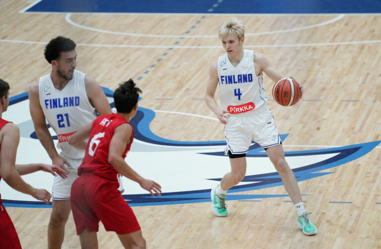 U18-tytöille murskavoitto – pojilta vakuuttava esitys