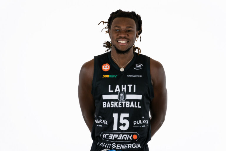 Chris Clarke hurjasteli triplatuplan paluuottelussaan, Lahti Basketballin tappioputki poikki