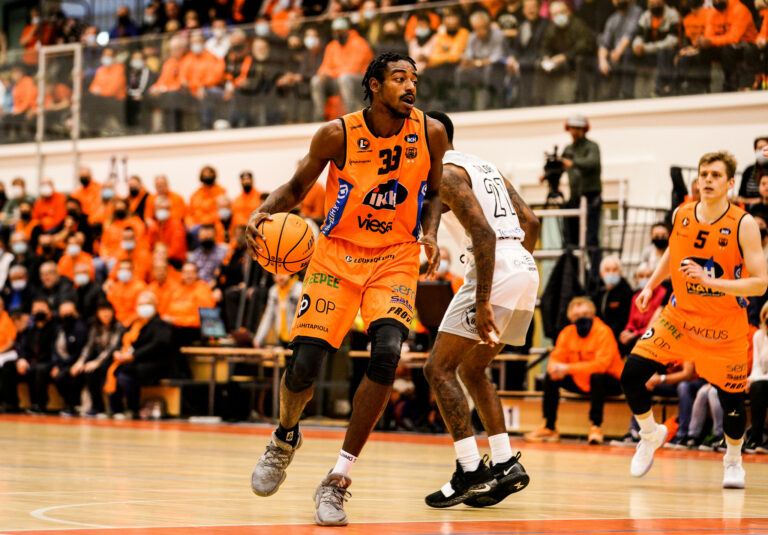 Suomen mestari Simeon Carter palaa Kauhajoelle
