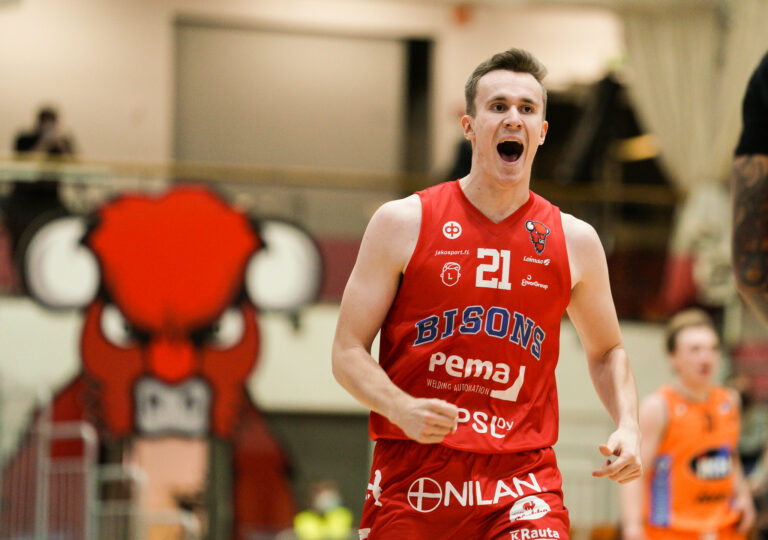 Kataja Basket ja Teemu Knihtinen sopimukseen