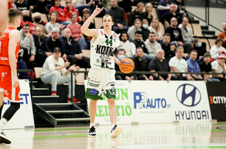 Joonas Lehtoranta ja KTP-Basket vuoden jatkosopimukseen