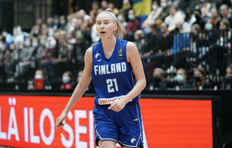 Henna Sandvik on sitoutunut NCAA:n lopputurnauksen ”Elite Eightiin” yltäneeseen Indianaan