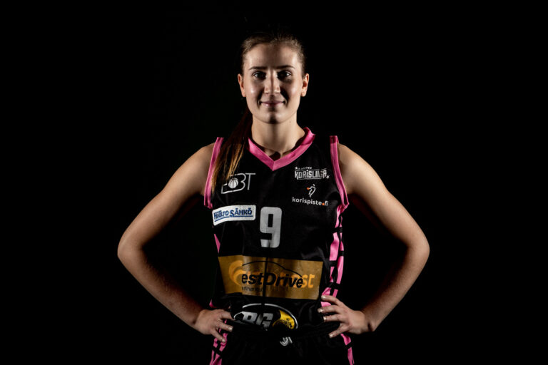 Venla Määttänen jatkaa EBT:ssä, Sierra Moore uutena mukaan