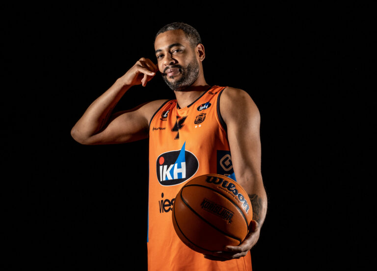 Kolminkertainen Korisliiga-mestari René Rougeau Seagullsiin