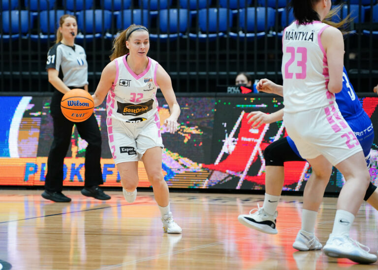 Lotta Vesiluoma siirtyy Ruotsin pääsarjan Alvik Basketiin