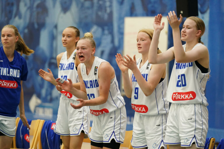 Suomen 15-vuotiaiden tyttöjen ja poikien maajoukkueet matkustavat ensi viikoksi leirille Liettuaan