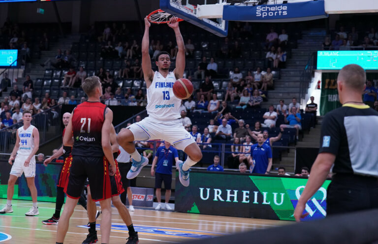 Olivier Nkamhoua ja Tennessee vei Battle 4 Atlantis -turnauksen mestaruuden Bahamalla